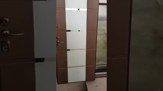 Дверь панель-панель под уголок с матовым стеклом с зерк Полосками Вариант 4 смотреть онлайн