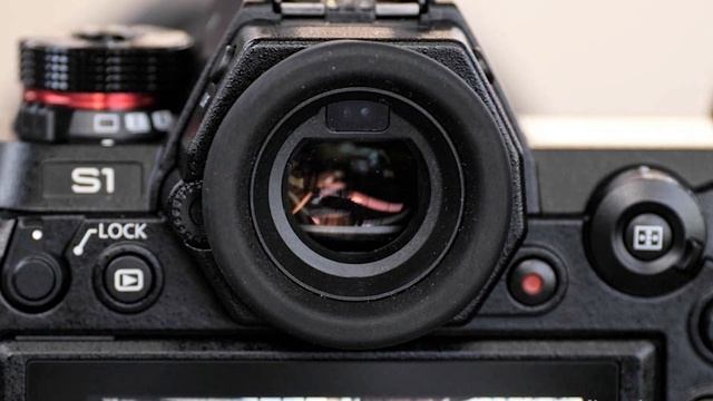 PANASONIC Lumix S1 FULL FRAME Is HERE смотреть онлайн