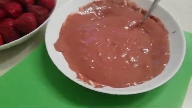 07.06.2019?Готовлю клубнику в шоке?Делаю шоколадное фондю для ?Почему я не купаю Снежку? смотреть онлайн