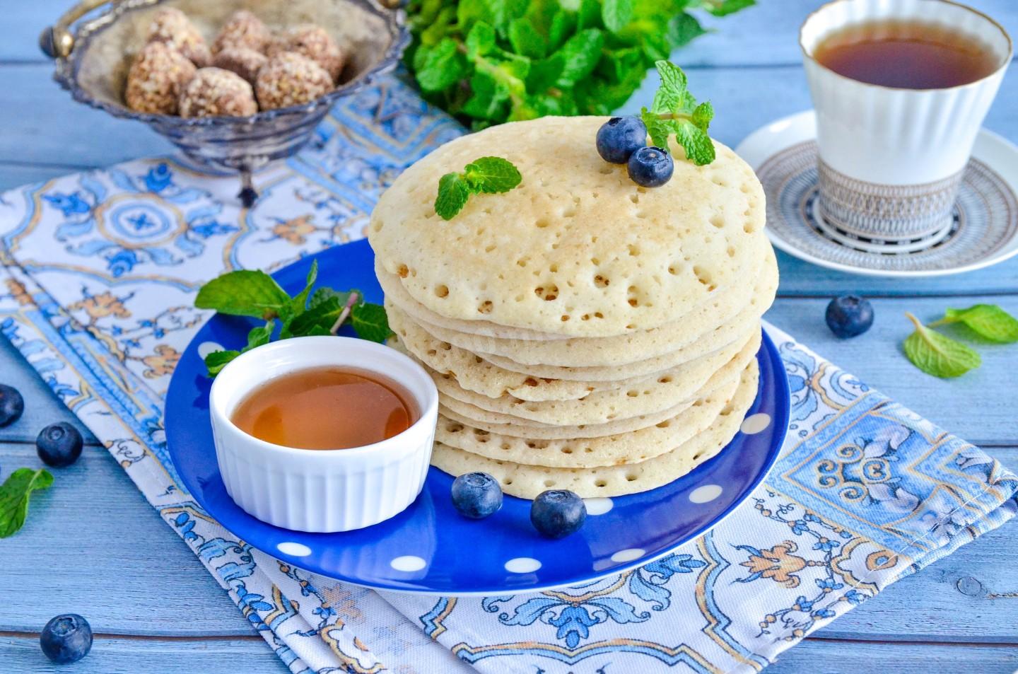 Марокканские блины с дырочками на манке рецепт. Марокканские блины. Марокканские блинчики рецепт. Марокканские блинчики с начинкой. Марокканские блины рецепт.