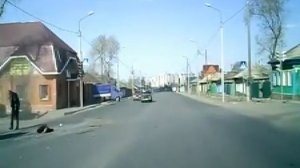 Водитель вылетел через лобовое стекло