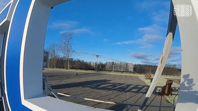 УЧУСЬ ЛЕТАТЬ НА КВАДРОКОПТЕРЕ ! смотреть онлайн