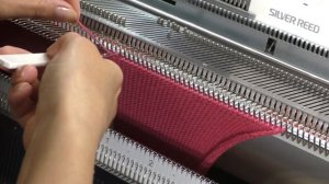 Кофточка для девочки на вязальной машине