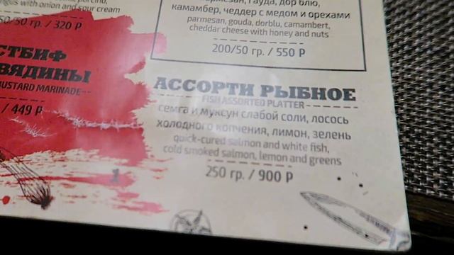 СЕМЕЙНЫЙ ВЛОГ: Чем нас кормили в Ресторане / Бургер / Роллы / Vika Siberia / LifeVlog смотреть онлайн