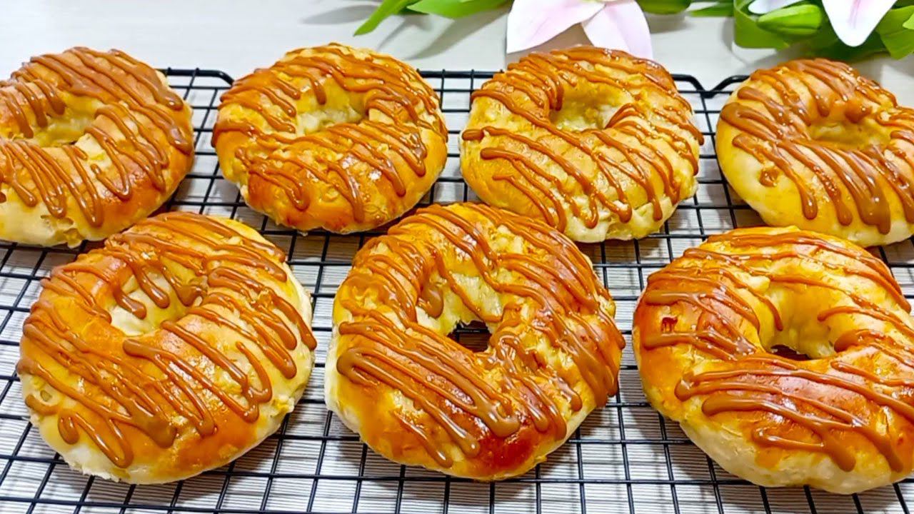 Яблочные пончики в духовке! Без фритюра! Донатсы с карамелью - Легкий рецепт!