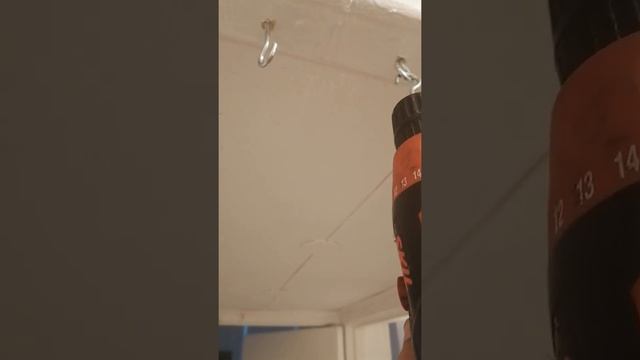 Крючки для бельевой веревки