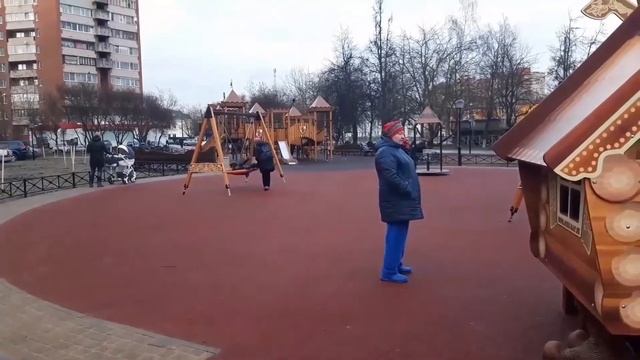 Обзоры:/кошка?/детская площадка новая?