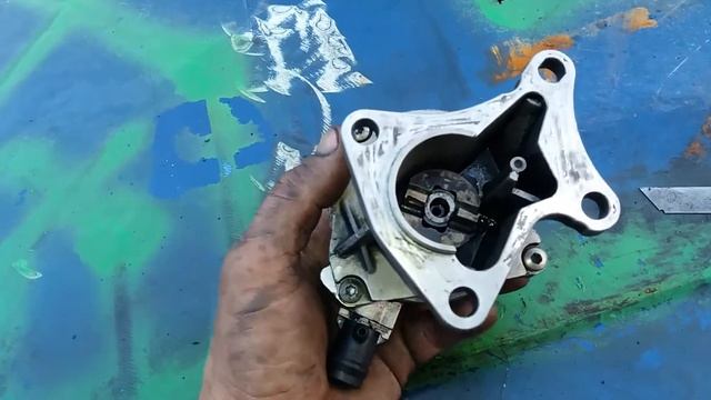 Renault 1.9 dci, dti. Как снять вакуумный насос и как проверить подачу масла. смотреть онлайн