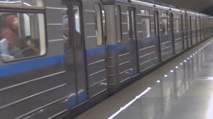 Поезд метро из Екатеринбурга в Москве.
