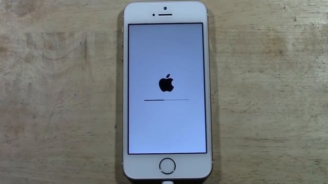 iPhone 5s - How to Reset Back to Factory Settings | H2TechVideos смотреть онлайн