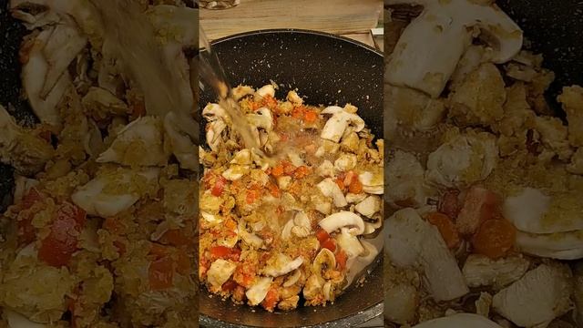 Вкусный булгур с овощами и мясом.