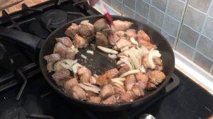 Сковородка из свинины с овощами.