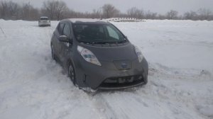 Реальная проходимость Nissan Leaf. 0-100. Nissan Leaf vs Subaru Legacy