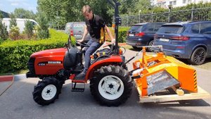 Машина для уборки пляжа PFG с трактором Shibaura (Caiman)