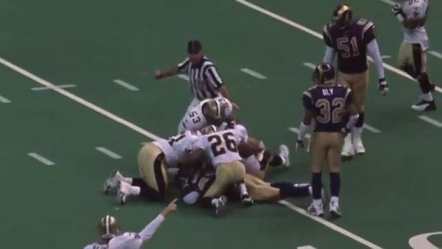 Розыгрыш «Hakim Drops the Ball» в матче «Сэйнтс» и «Рэмс», 30 декабря 2000 года. смотреть онлайн