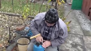 Опрыскивание винограда осенью.