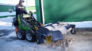 Щетка подметальная с бункером 1150 для мини-погрузчика FRONTMEN 320