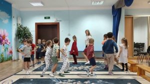 По кругу мы ходили  - танец повторялочка