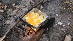Сковородка из фольги. Готовим яичницу в походе. Лайфхак