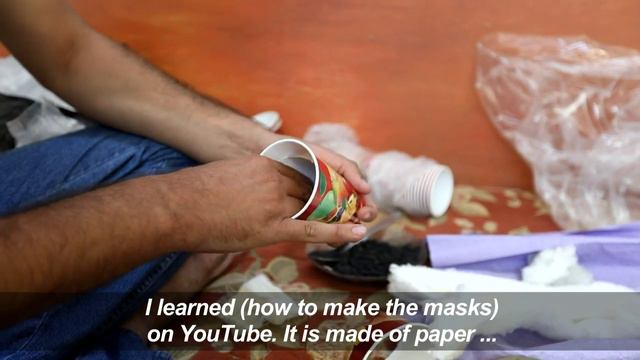 In Idlib, worried father turns paper cups into gas masks смотреть онлайн