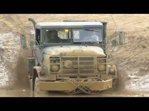 Мощные полноприводные грузовики Steyr, УРАЛ, Tatra, Iveco, M932A1 на бездорожье