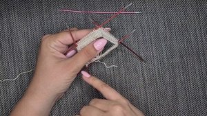 Первая часть мк по вязанию укороченых штанишек на кукол Мия