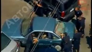 Негр нарушает закон и садиться за руль !