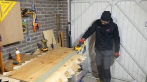 How to Make Your Own Coffee Table from Pallet Wood - Rustic - Herringbone Design - DIY