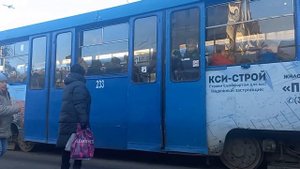 Трамваи 71-608КМ [№230] по 5 маршруту и 71-608КМ [№233] по 3 маршруту