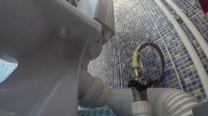Замена арматуры ( клапана слива и клапана подачи воды ) смывного бачка унитаза!