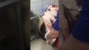 Рулька говяжья как отделить ?!