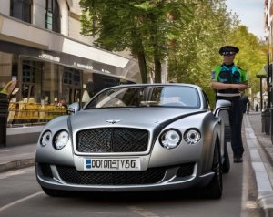 Bentley в редком цвете:инспектор ГИБДД решил, что это пленка!