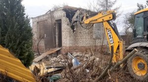Зверь в работе!!! Техника - гидромолот разломал здание в считанные минуты! Демонтаж зданий. Быстро.