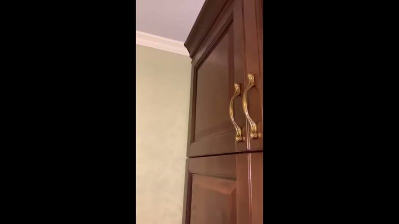П-образный шкаф в спальню из массива дуба