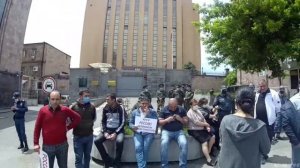 Посольства России в Армении не хочет помогать гражданам РФ