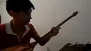 Мальчик очень красиво играет на домбре 🎶🎵🎸🎼👍