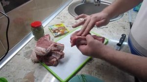 Запекаем свиные карбонаты в пакете в духовке