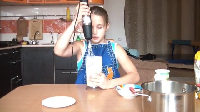 Юный кулинар: бисквитный пирог