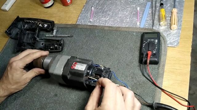 Почему искрят щётки на электродрели ИЭ 1505 БЭ Why spark brushes on electric drills смотреть онлайн
