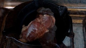 Утиная грудка с яблоками и картофелем — видео рецепт