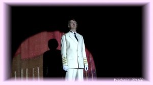 Солист театра оперетты Пётр Кокорев.