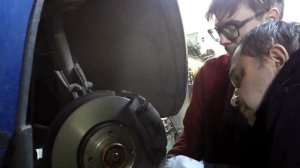 За 20 минут!!!  LADA VESTA замена передних тормозных дисков тормоза BREMBO!!!