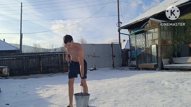 КРАСНОЯРСК. -15. ЗАКАЛИВАНИЕ ОБЛИВАНИЕ ХОЛОДНОЙ ВОДОЙ смотреть онлайн