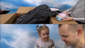 Катя открывает посылку с игрушками Доктор Плюшева Орбиз Май литл пони | КФ Мисс Кэти и Мистер Макс