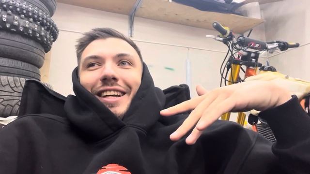 ПРОДАЛИ МОТОЦИКЛ | ДОРАБАТЫВАЕМ ПОДВЕСКУ И МНОГО ГОВОРИМ | the HOTMOTO | #ПОДУГЛОМ смотреть онлайн