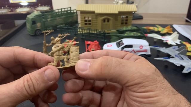 Распаковка Солдатиков / Modern Toy Soldiers Set смотреть онлайн