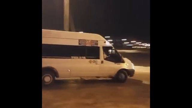 Водитель маршрутки просто валит в Омске(обработал) смотреть онлайн