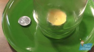 Эксперименты для детей. Как достать монетку из воды не замочив рук? / How to get coin out of water?