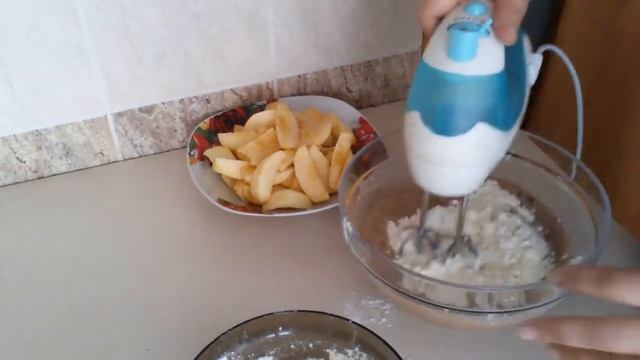 ЯБЛОЧНЫЙ ПИРОГ ИЗ ДОСТУПНЫХ ПРОДУКТОВ. смотреть онлайн