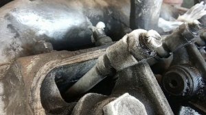 Загнали Т-150К на капремонт двигателя